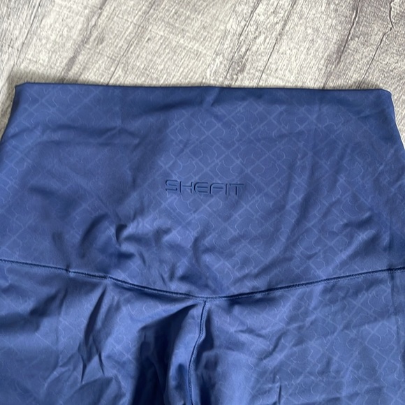 SHEFIT Boss Leggings - Picture 10 of 12